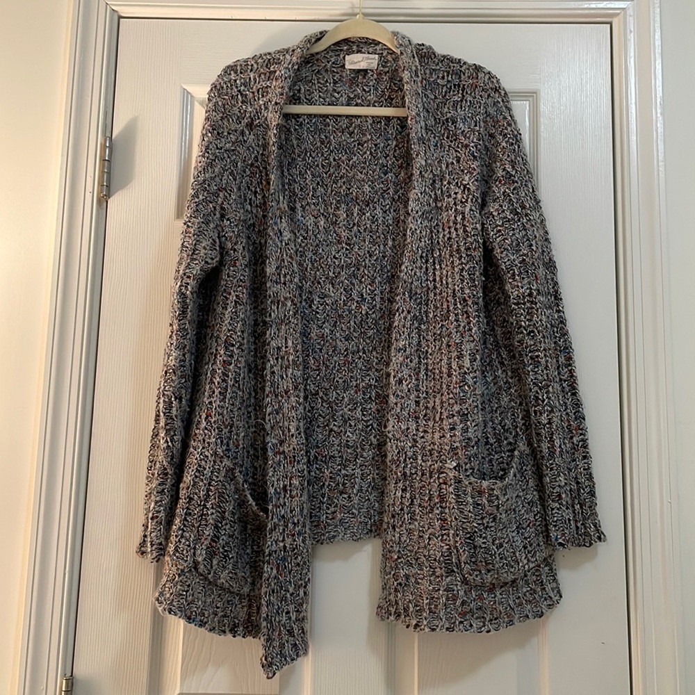 Multicolored grey knitted cardigan. Size L.